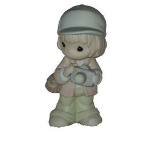 1997 Focusing In On Those Precious Moments Figurine Child w/ Camera C0018 ENESCO